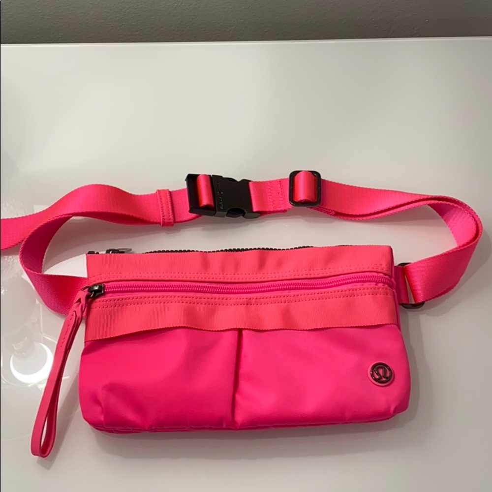 Lululemon free spirit belt bag neon pink